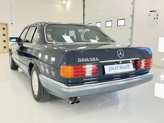 Mercedes-Benz 560 SEL