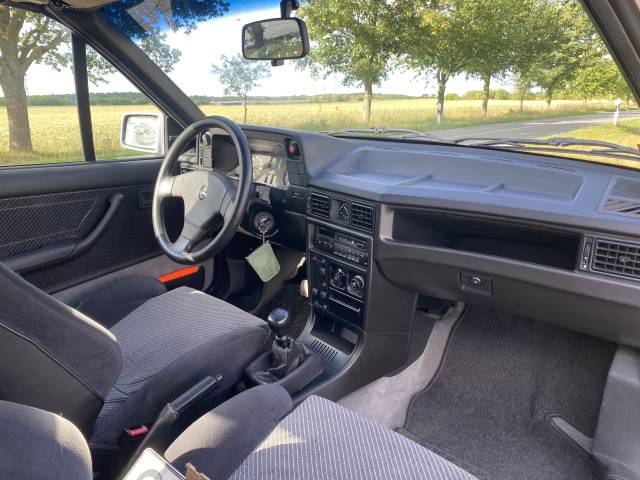 Opel Kadett 1,6i - Ein selbst für heutige Massstäbe aufgeräumtes Cockpit.
