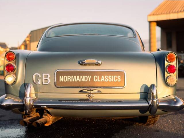 Aston Martin DB 4