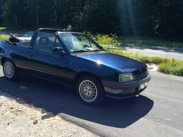 Bild 1/13 von Opel Kadett 1,6i (1991)