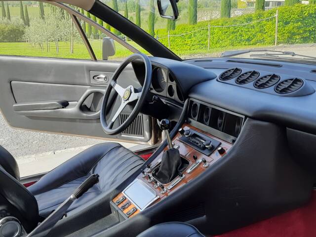 Ferrari 365 GT4 2+2
