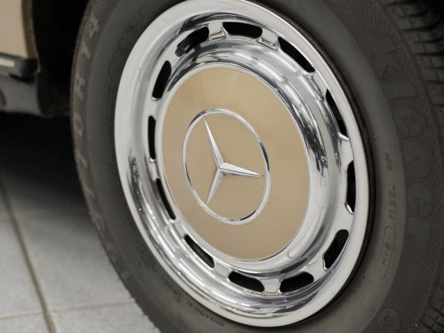Mercedes-Benz 280 E