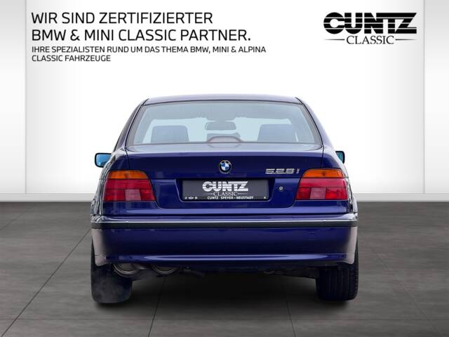 BMW 528i