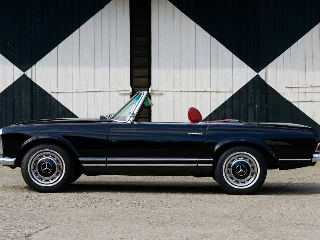 Mercedes-Benz 230 SL