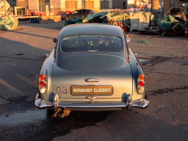 Aston Martin DB 4