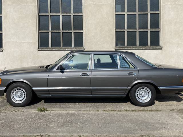 Mercedes-Benz 500 SEL