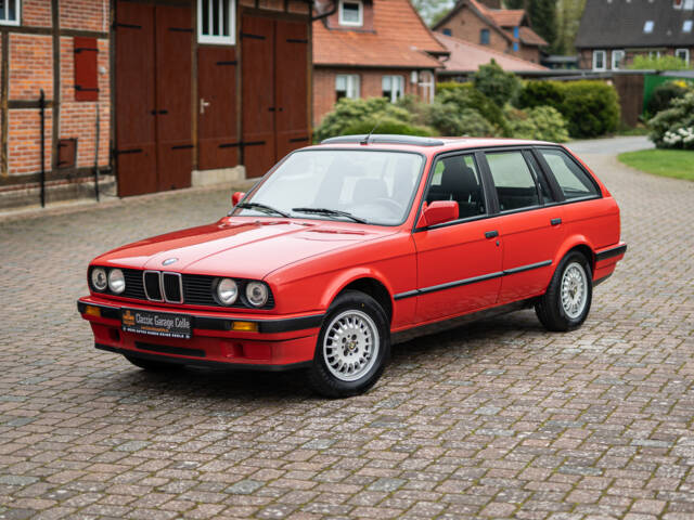 Image 1/37 of BMW 316i Touring (1991)