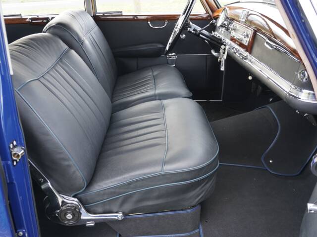 Mercedes-Benz 300