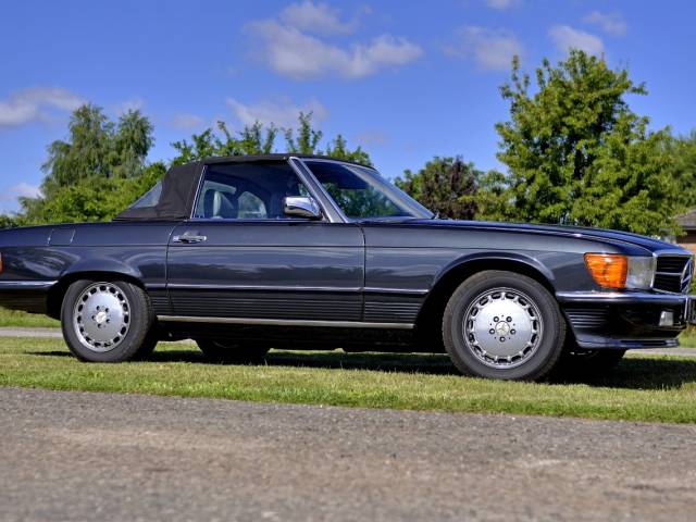 Mercedes-Benz 300 SL - Mercedes Benz 300 SL R107 Seitenansicht