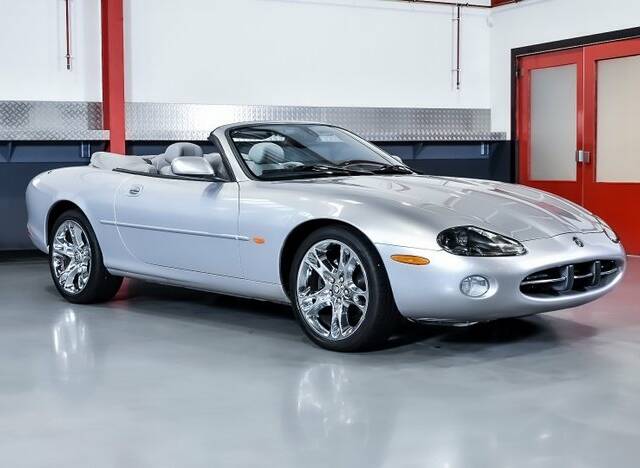 Afbeelding 1/7 van Jaguar XK8 4.2 (2003)