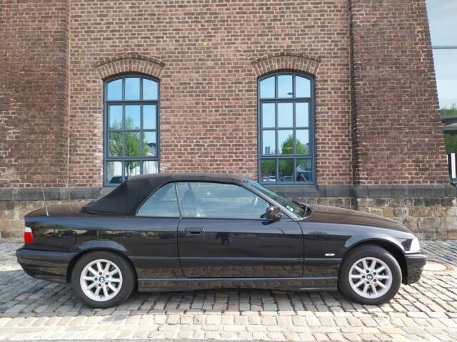 Bild 1/20 von BMW 318i (2000)