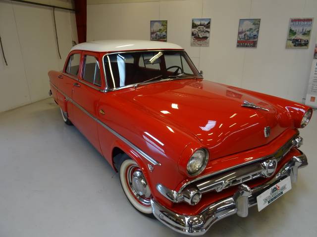 Image 1/44 of Ford Customline (1954)