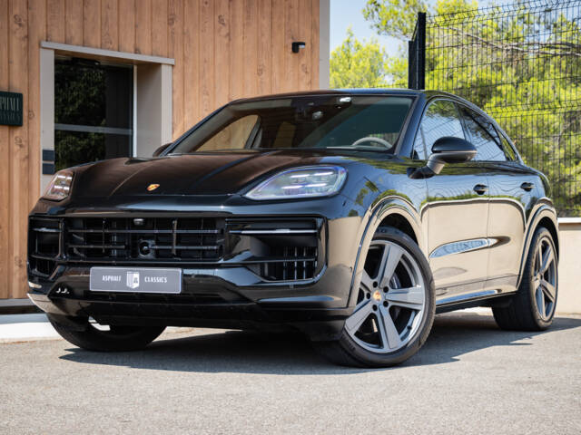 Image 1/50 of Porsche Cayenne Turbo E-Hybrid (2024)