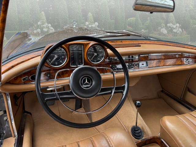 Mercedes-Benz 220 SE b