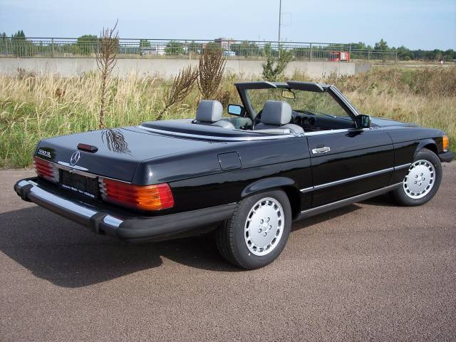Mercedes-Benz 560 SL