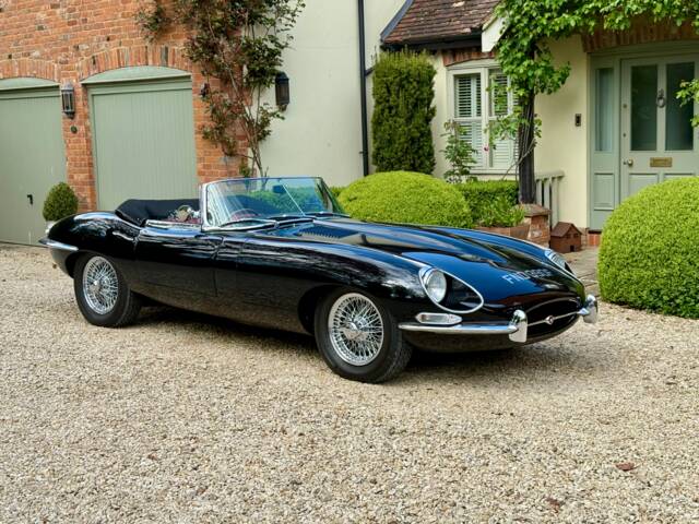 Image 1/8 of Jaguar E-Type (1968)