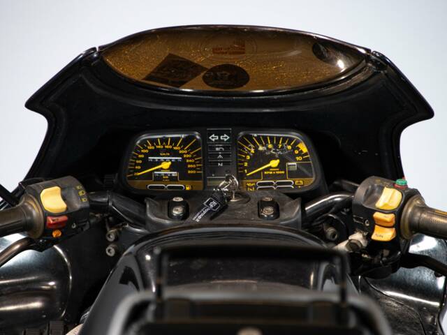 BMW K1