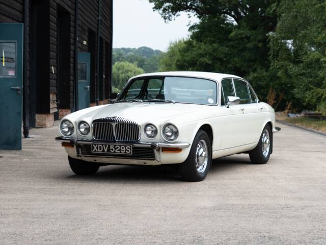 Bild 1/50 von Daimler Sovereign 4.2 (1978)