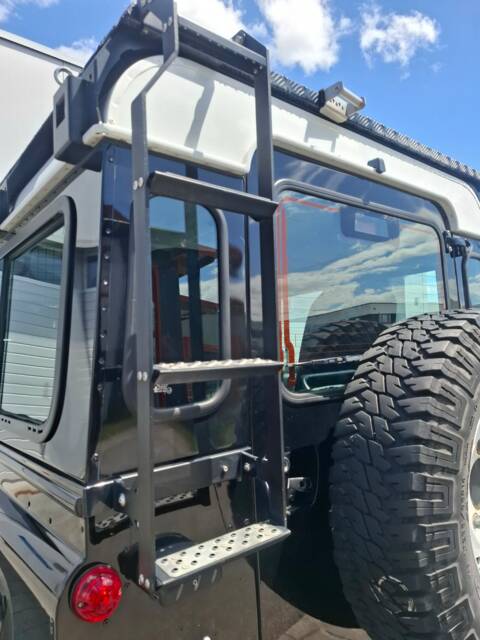 Land Rover Defender 110