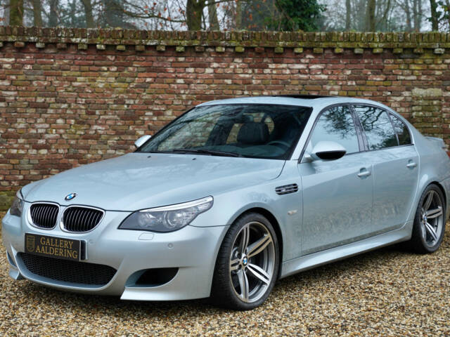 Image 1/50 of BMW M5 (2009)