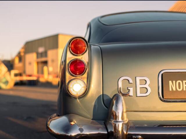 Aston Martin DB 4