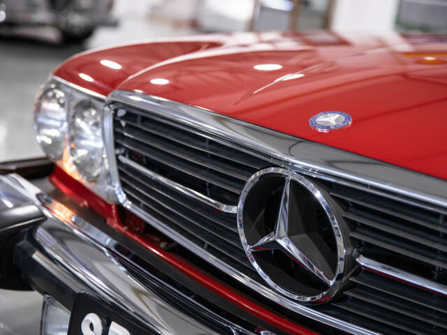 Mercedes-Benz 560 SL
