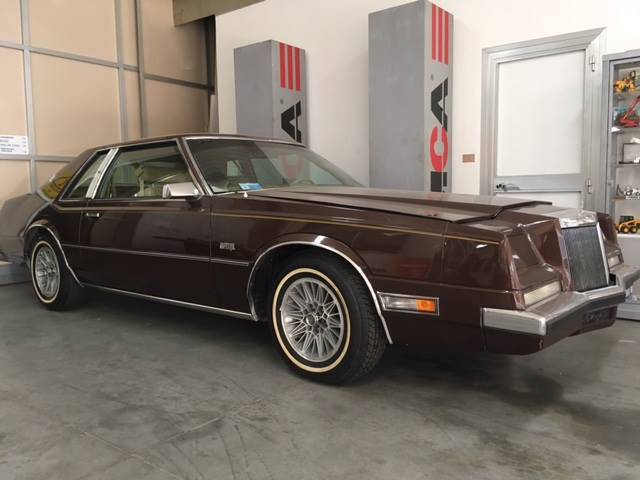 Image 1/8 de Chrysler Imperial 5.2 EFi (1981)