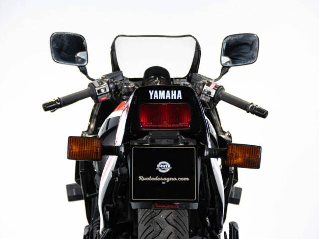 Yamaha FZ 750