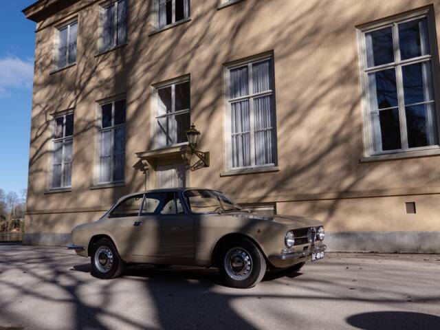 Alfa Romeo Giulia GT 1300 Junior