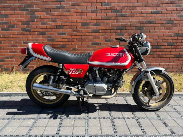 Ducati 900 SS