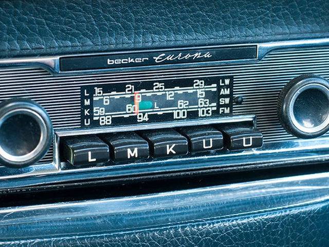 Mercedes-Benz 200 D