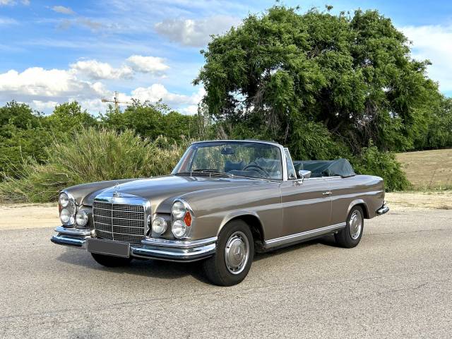 Mercedes-Benz 280 SE