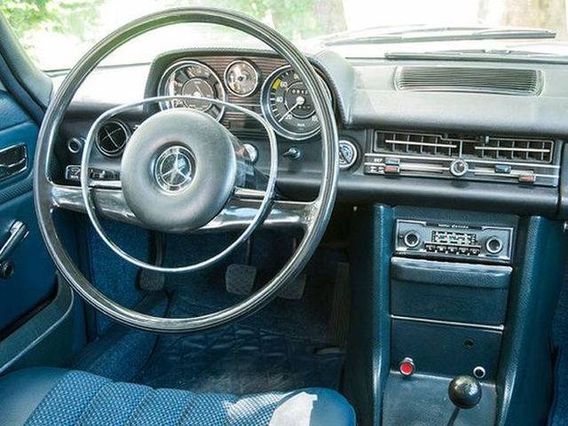 Mercedes-Benz 200 D