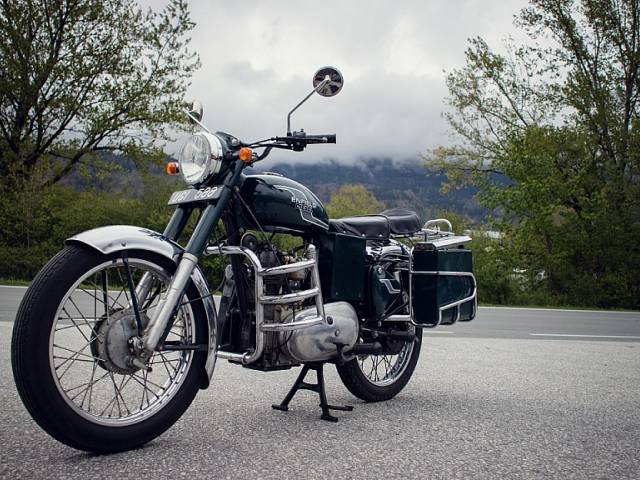 Imagen 1/16 de Royal Enfield DUMMY (1996)