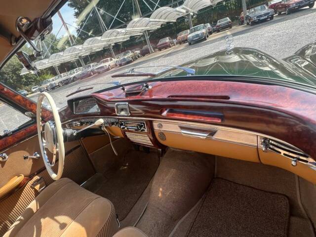 Mercedes-Benz 220 SE