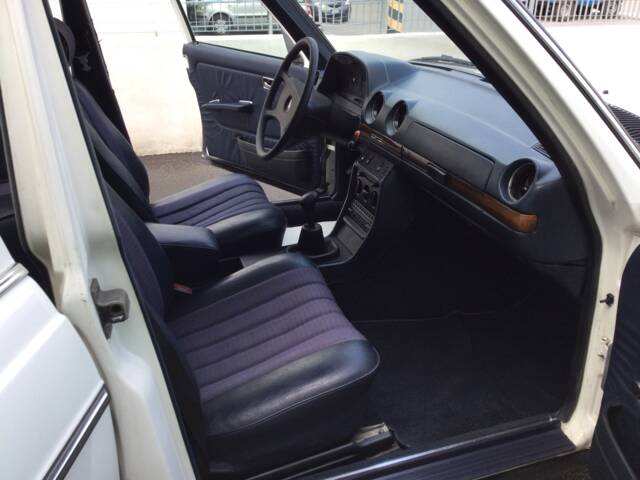 Mercedes-Benz 240 TD