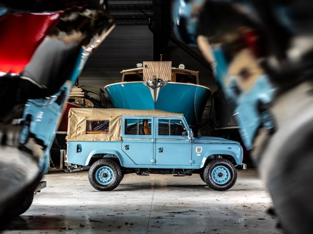 Land Rover Defender 110 - Soft Top - Air force Blue
