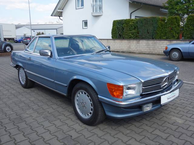 Mercedes-Benz 560 SL