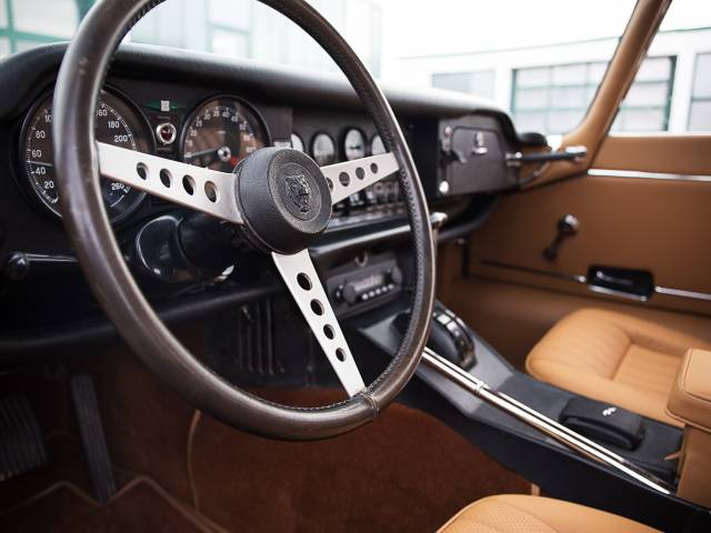 Jaguar E-Type V12 (2+2)