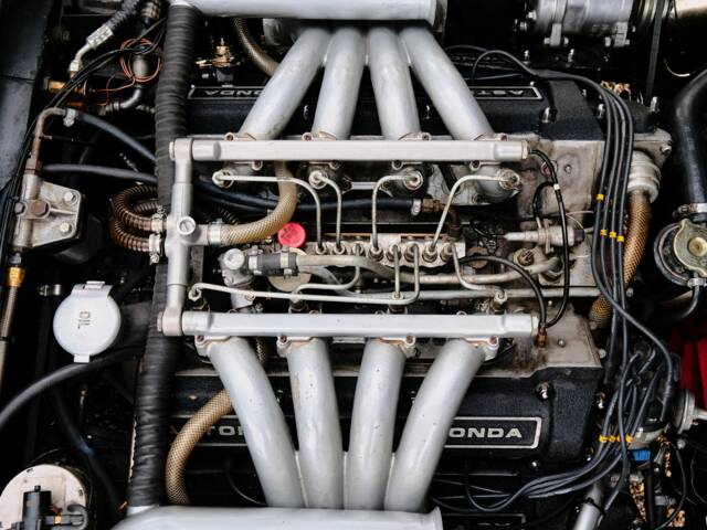 Aston Martin DBS V8
