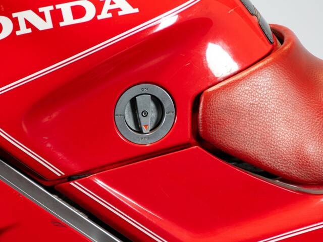 Honda VFR 750R RC 30