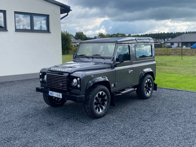 Land Rover Defender 90 Works V8 "70th Edition"