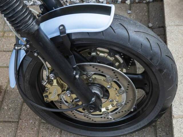 Triumph Daytona 900
