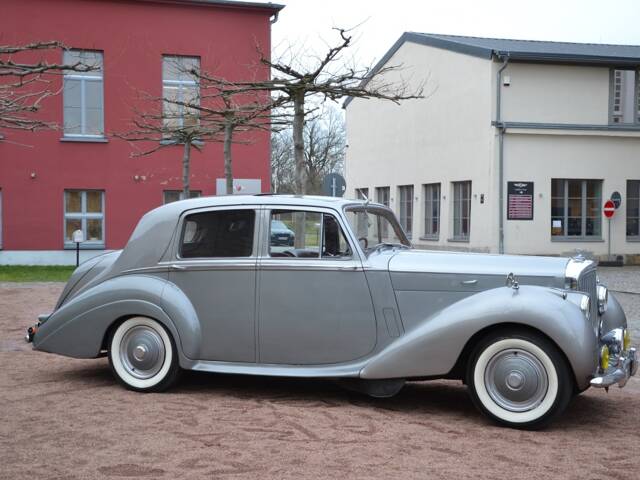 Bentley R-Type