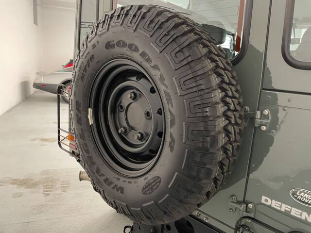 Land Rover Defender 90