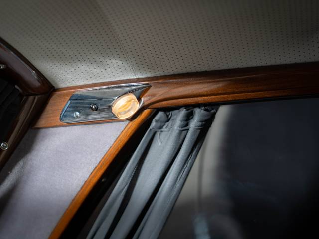 Mercedes-Benz 600