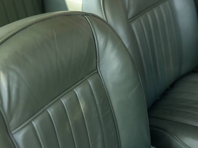 Aston Martin DB 4