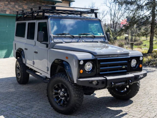 Land Rover Defender 110