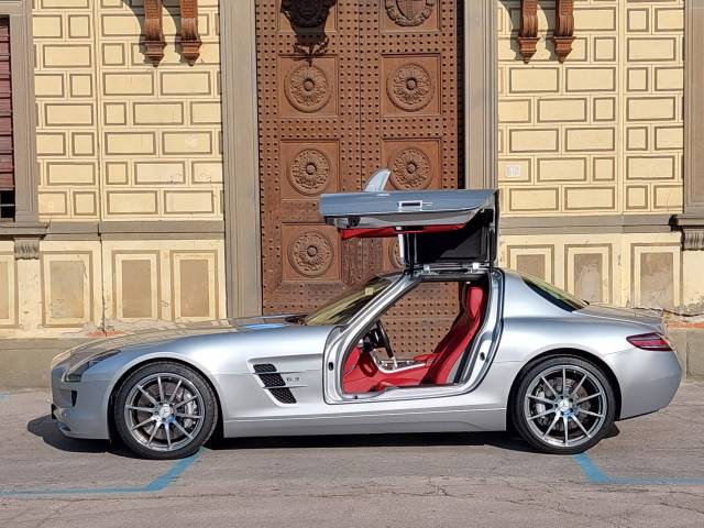 Mercedes-Benz SLS AMG