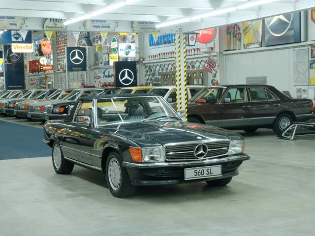 Mercedes-Benz 560 SL